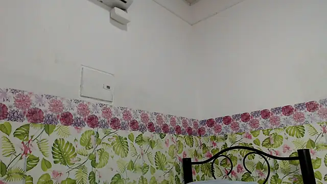 Snapshot of sweetfantacies18 chatting on February 1, 2025, 12:07 am sweetfantacies18 online show from February 1, 2025, 12:07 am