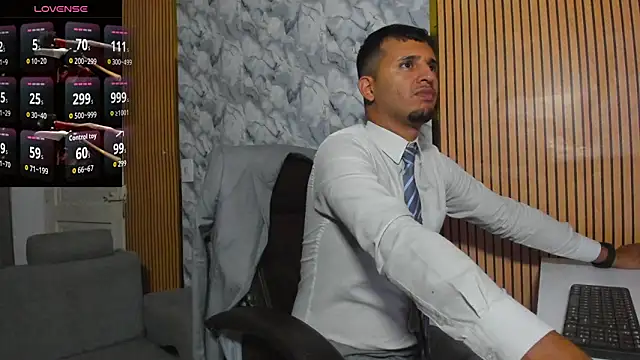 Hideintheoffice online show from December 5, 2025, 5:16 am