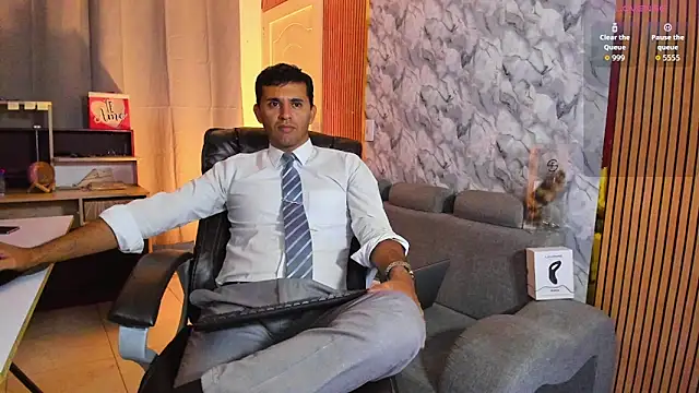 Hideintheoffice online show from February 17, 2026, 5:26 am