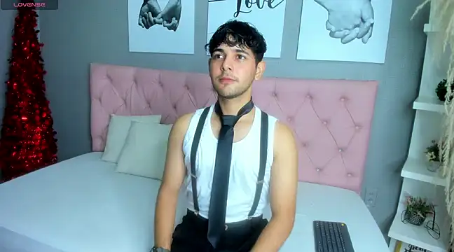 Snapshot of Samir_bear chatting on December 24, 2024, 1:06 pm Samir bear online show from December 24, 2024, 1:06 pm
