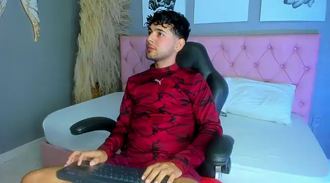 Snapshot of Samir_bear chatting on January 17, 2025, 12:52 pm Samir bear online show from January 17, 2025, 12:52 pm