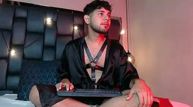 Snapshot of Samir_bear chatting on January 23, 2025, 12:41 pm Samir bear online show from January 23, 2025, 12:41 pm