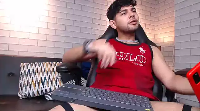 Snapshot of Samir_bear chatting on January 29, 2025, 12:13 pm Samir bear online show from January 29, 2025, 12:13 pm