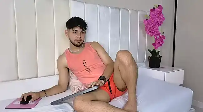 Snapshot of Samir_bear chatting on February 26, 2025, 12:25 pm Samir bear online show from February 26, 2025, 12:25 pm