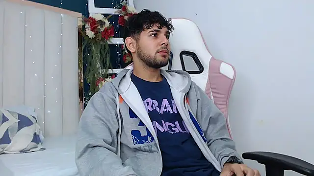 Snapshot of Samir_bear chatting on March 17, 2025, 12:25 pm Samir bear online show from March 17, 2025, 12:25 pm