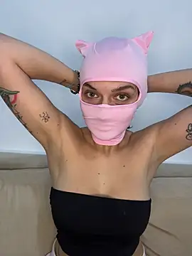 Snapshot of Nikki_Hoee chatting on October 26, 2025, 6:36 pm Nikki Hoee online show from October 26, 2025, 6:36 pm