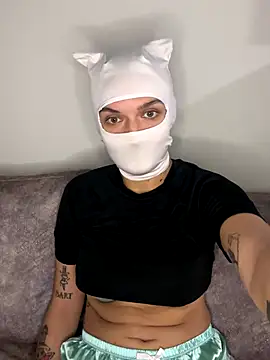 Snapshot of Nikki_Hoee chatting on November 19, 2025, 10:21 pm Nikki Hoee online show from November 19, 2025, 10:21 pm