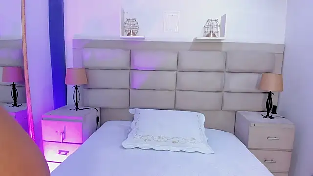 RoseCassie online show from October 1, 2025, 12:55 pm