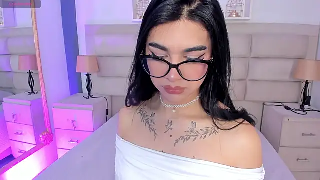 RoseCassie online show from October 3, 2025, 1:30 pm