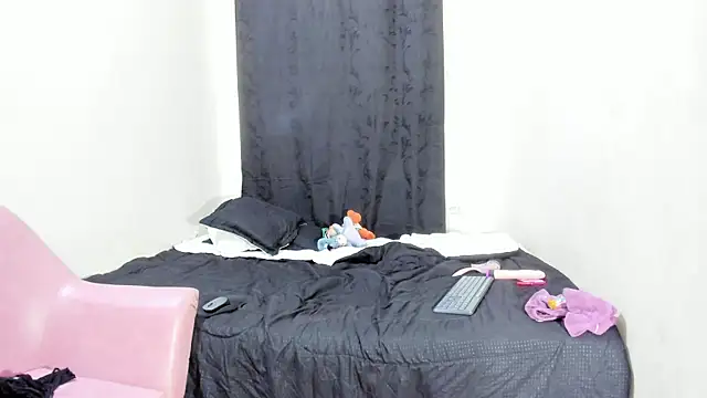 Snapshot of Mariana_16_ chatting on January 8, 2025, 7:45 pm Mariana 16 online show from January 8, 2025, 7:45 pm