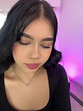 Lily Woodz online show from May 17, 2026, 2:46 pm