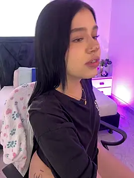 Lily Woodz online show from June 23, 2026, 7:12 pm