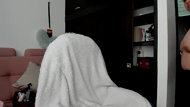 lizzie c online show from December 20, 2025, 2:35 pm