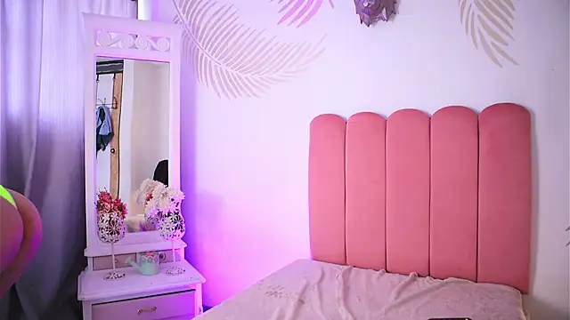 AnikaRomanoff online show from February 3, 2025, 3:49 pm