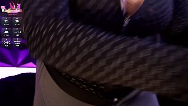 AnikaRomanoff online show from October 7, 2025, 4:09 am