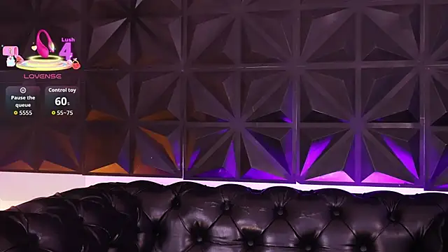 AnikaRomanoff online show from November 11, 2025, 3:50 am