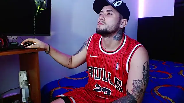 miia-liiam online show from January 18, 2026, 5:44 am