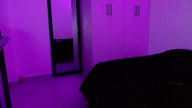 miia-liiam online show from April 9, 2026, 5:29 am