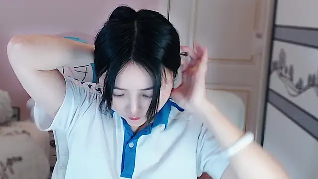 xiao-xiao-D online show from March 12, 2025, 4:51 am