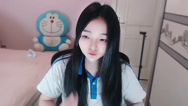 xiao-xiao-D online show from December 2, 2025, 6:19 am