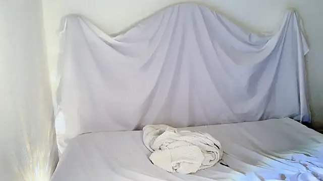 Snapshot of Irene--- chatting on February 6, 2026, 6:07 am Irene--- online show from February 6, 2026, 6:07 am