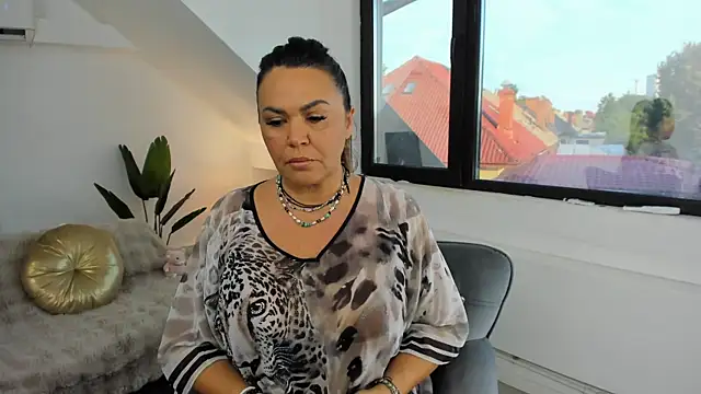 Snapshot of Aileen_Stone chatting on July 17, 2026, 4:45 pm Aileen Stone online show from July 17, 2026, 4:45 pm