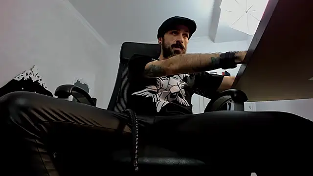 Snapshot of AxelColton chatting on January 2, 2025, 12:57 pm AxelColton online show from January 2, 2025, 12:57 pm