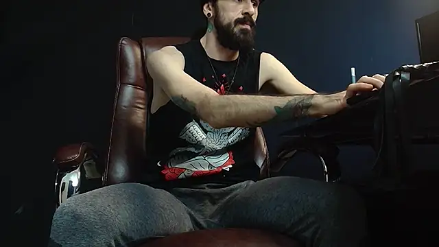 Snapshot of AxelColton chatting on January 13, 2025, 12:24 pm AxelColton online show from January 13, 2025, 12:24 pm