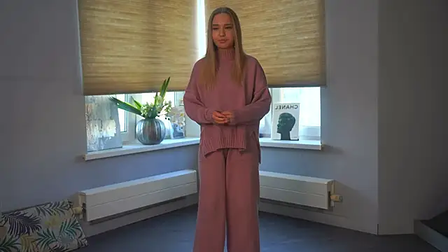 Snapshot of HildColden chatting on December 24, 2024, 6:55 am HildColden online show from December 24, 2024, 6:55 am