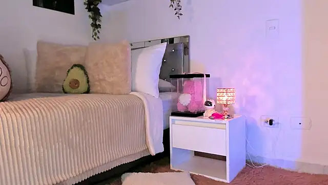 Alissonroses online show from September 22, 2025, 10:01 pm