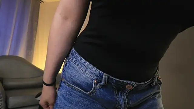 Daisha Riley online show from May 11, 2026, 4:04 pm