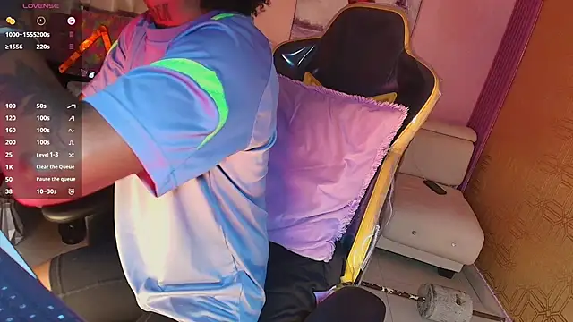 JhonyMiller  online show from October 13, 2025, 5:24 pm