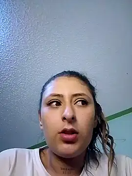 Snapshot of catalella14 chatting on February 13, 2025, 12:13 am catalella14 online show from February 13, 2025, 12:13 am