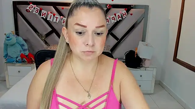 natalia5560 online show from September 23, 2025, 12:08 pm