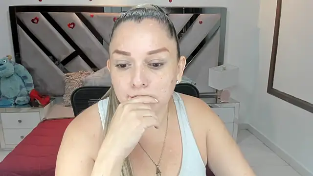 natalia5560 online show from October 5, 2025, 1:42 pm