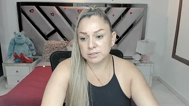 natalia5560 online show from November 1, 2025, 1:24 pm