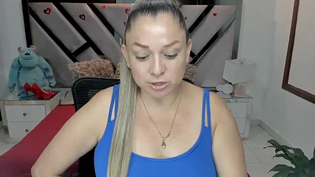 natalia5560 online show from November 9, 2025, 1:31 pm