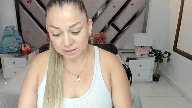 natalia5560 online show from November 23, 2025, 1:22 pm