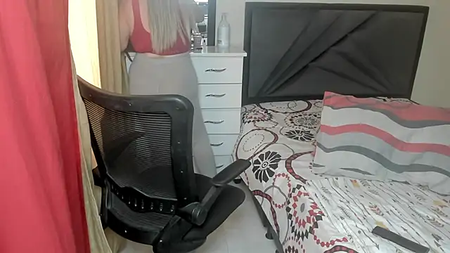 natalia5560 online show from December 15, 2025, 7:07 pm