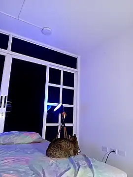 loladupont online show from April 3, 2026, 2:42 am