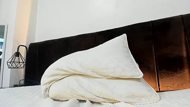 AbrilSonne online show from March 19, 2025, 4:57 am