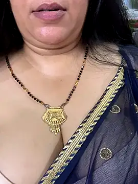 FlatVincy4 online show from October 18, 2025, 4:41 pm