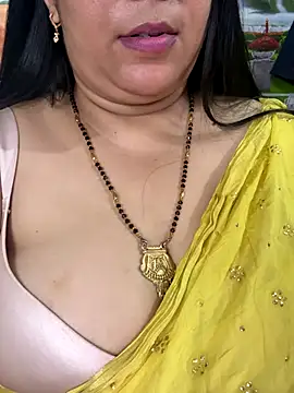 FlatVincy4 online show from October 28, 2025, 5:26 pm