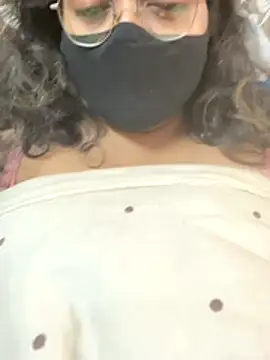 hot menka online show from December 20, 2025, 10:39 pm