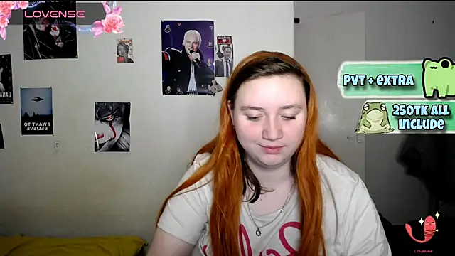 Snapshot of Bitchy_Lily chatting on January 12, 2025, 11:04 pm Bitchy Lily online show from January 12, 2025, 11:04 pm