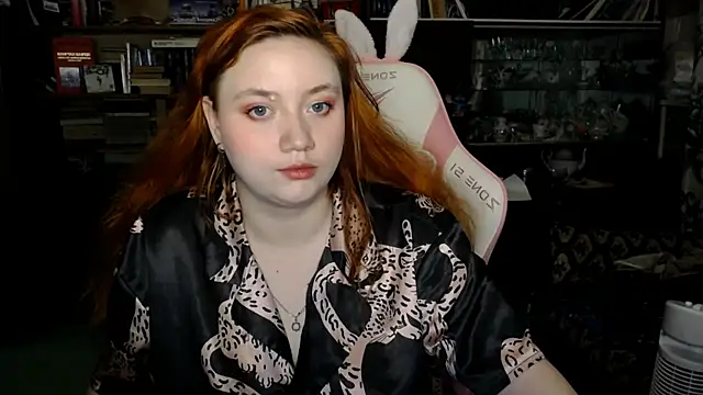 Snapshot of Bitchy_Lily chatting on October 5, 2025, 3:32 pm Bitchy Lily online show from October 5, 2025, 3:32 pm