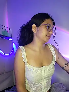 Snapshot of Rosita_forever_ chatting on February 25, 2025, 9:57 pm Rosita forever online show from February 25, 2025, 9:57 pm