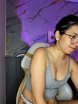 Snapshot of Rosita_forever_ chatting on September 24, 2025, 2:04 am Rosita forever online show from September 24, 2025, 2:04 am
