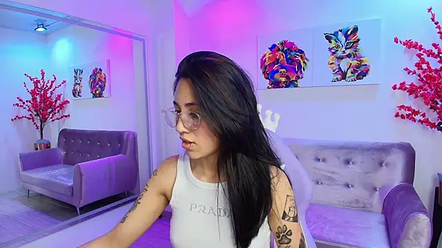 Leia queens online show from December 27, 2024, 5:37 pm