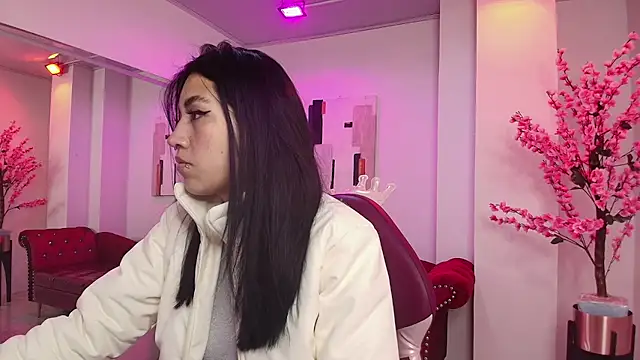 Leia queens online show from March 12, 2025, 11:20 am